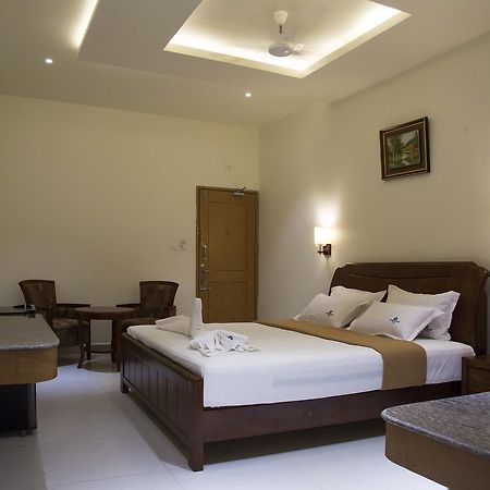 The Grand White Palace Mayiladuthurai Exterior foto