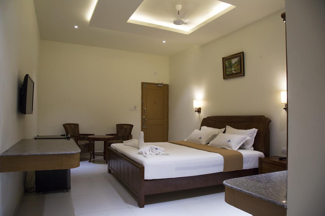 The Grand White Palace Mayiladuthurai Exterior foto
